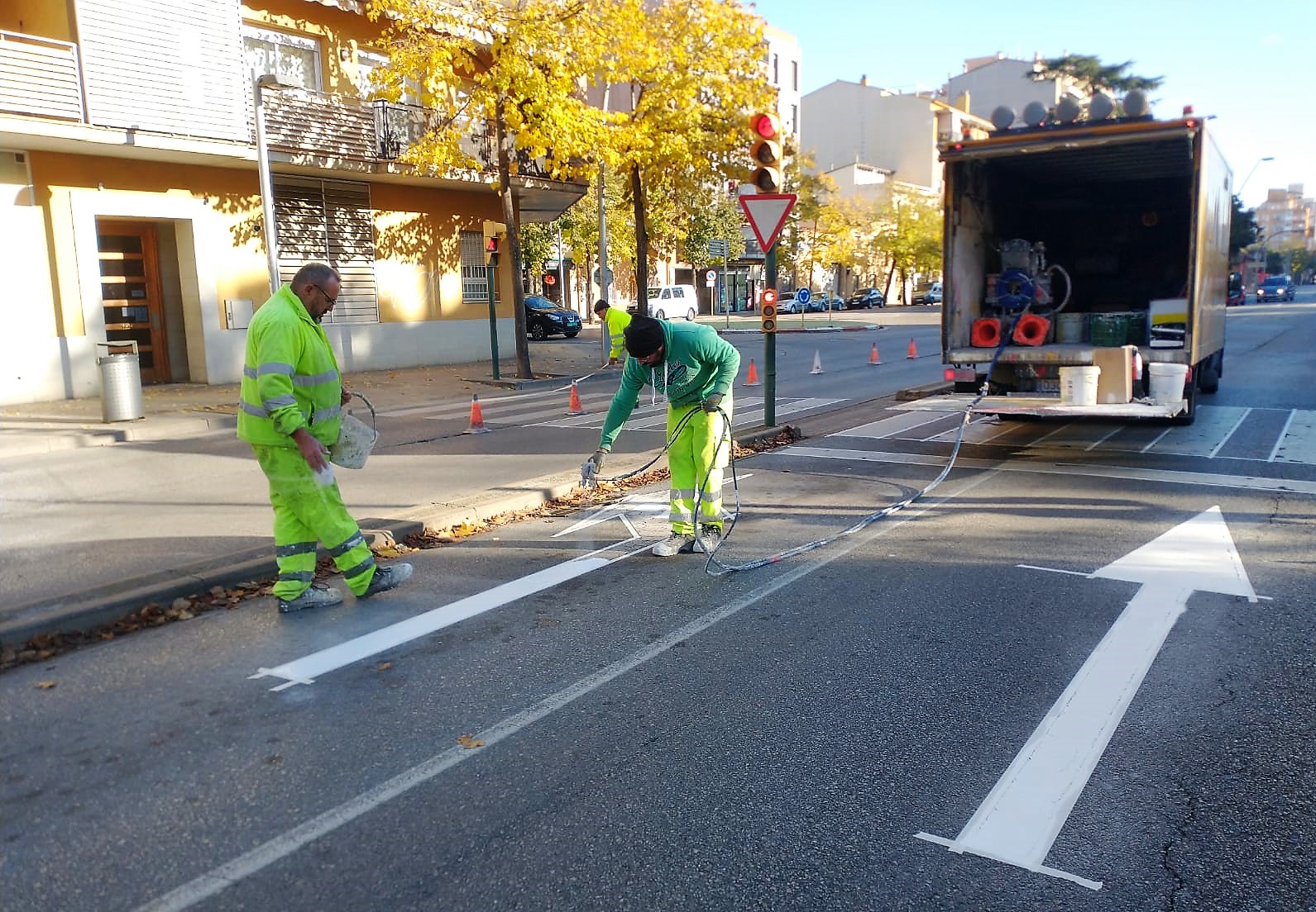 L’Ajuntament de Salt inverteix 30.816 euros per renovar la pintura vial a diversos carrers